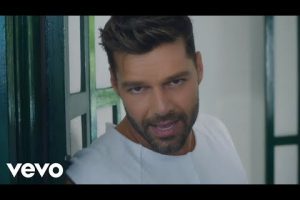 Ricky Martin - La Mordidita ft. Yotuel (Official Video)